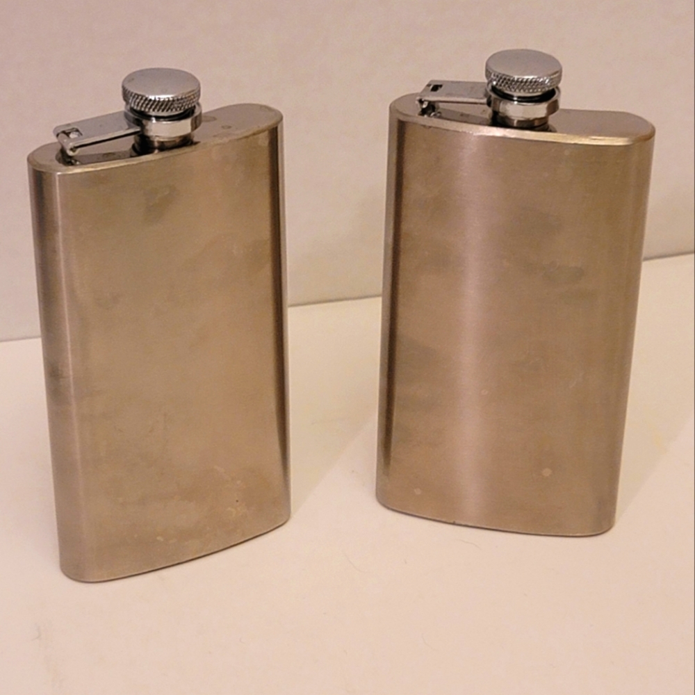 Flasks (2) Stainless steel. 5 oz. 5"x3" GUC.